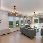 Oasis, Luxury Villa