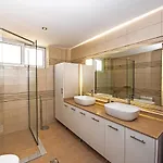 Oasis, Luxury