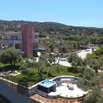 Villa Oasis, Luxury