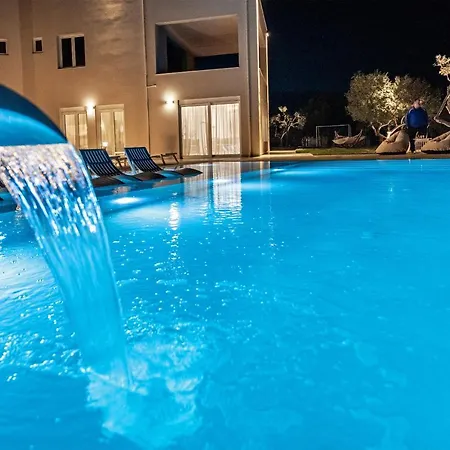 Βίλα Oasis, Luxury
