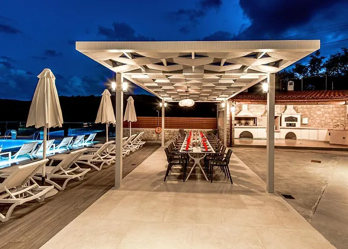 Oasis, Luxury ريثيمنو