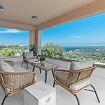 Villa Oasis, Luxury